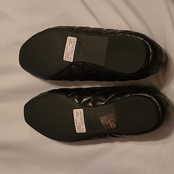 Black slip on shoes - Picture 3 of 4